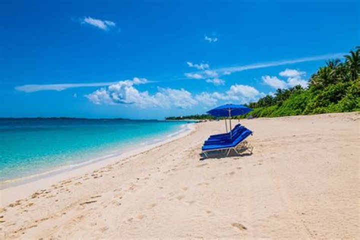 7 Best Beaches in & Around Nassau, The Bahamas