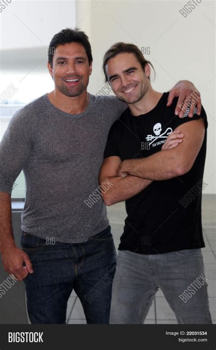 Dustin Clare Height - CelebsHeight.org