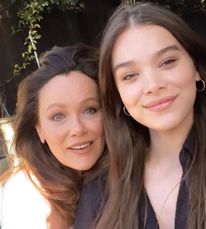 Hailee Steinfeld’s Age, Height, Parents, Net Worth 2023