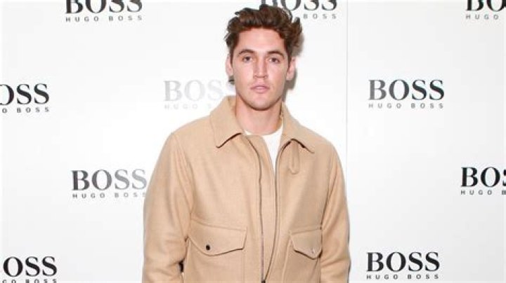 Model/Chef Issac Carew Wiki, Dating, gf, Dua Lipa, Net Worth