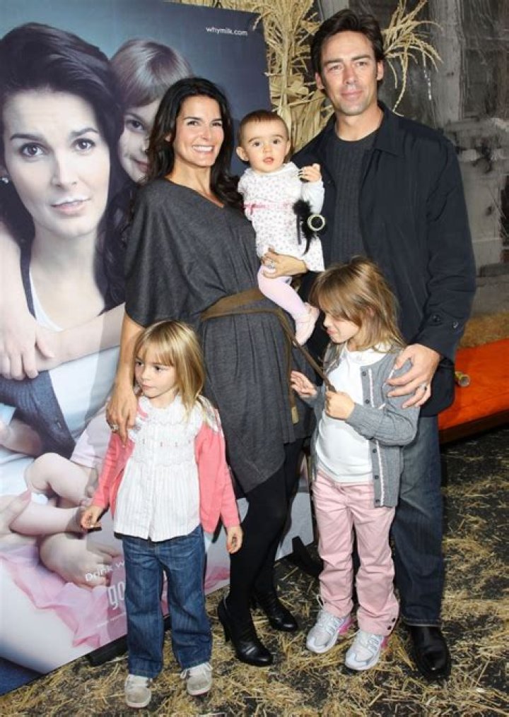 ITW: Angie Harmon ‘has always acted like she was single around the set’