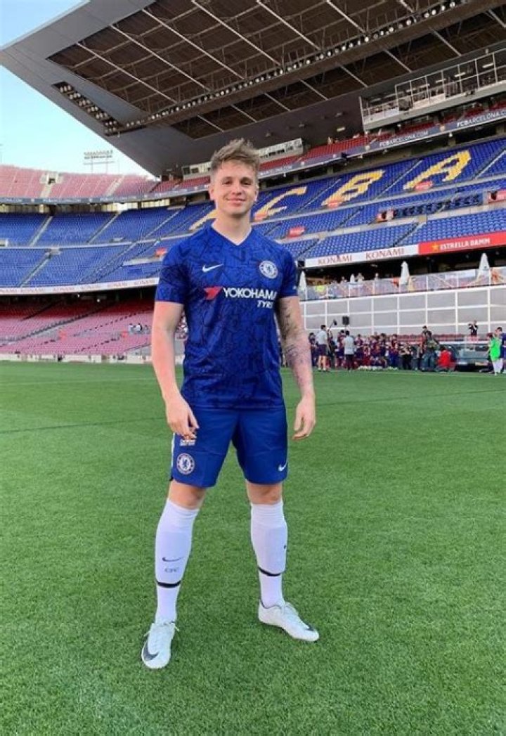 Joe Weller Height - CelebsHeight.org