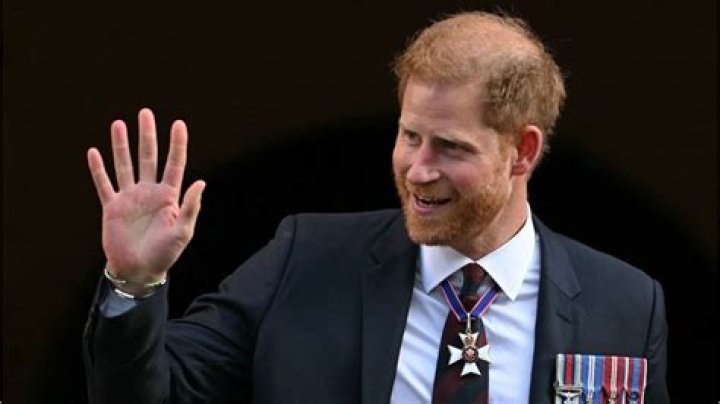 Prince Harry to receive prestigious aviation award for his time in the military