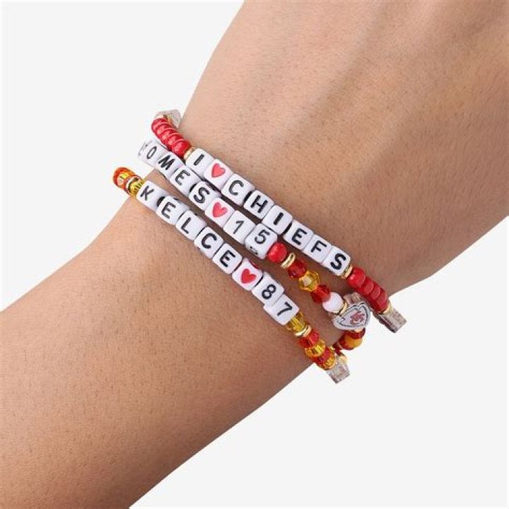 Travis Kelce making Taylor Swift friendship bracelets is adorable in new NFL cartoon